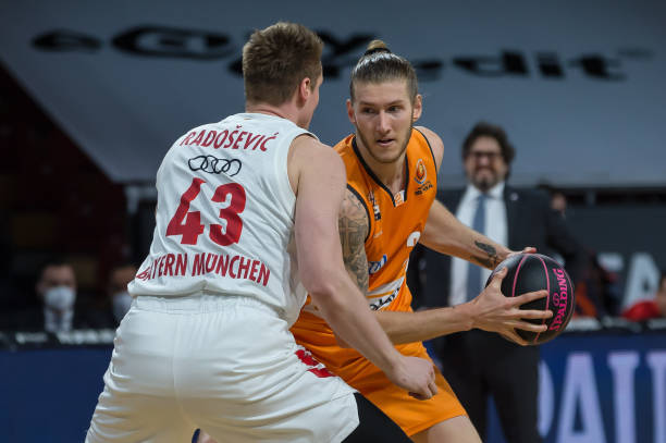 平和公正的 平和公正的