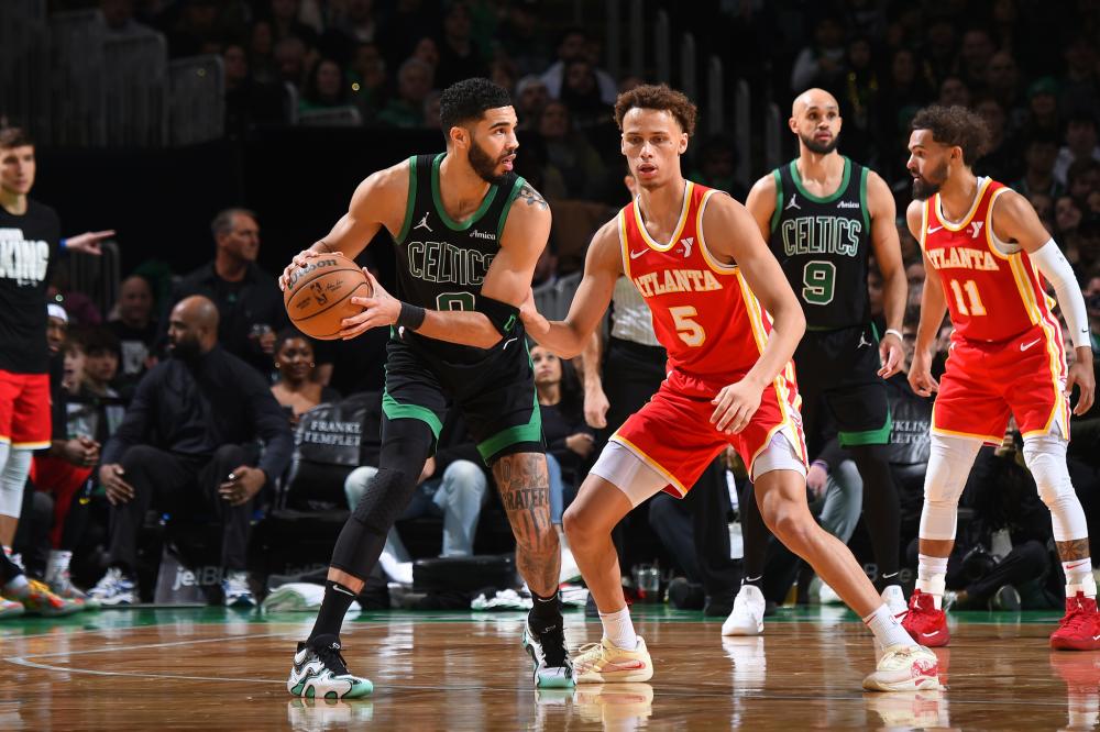 方球员吐口 方球员吐口